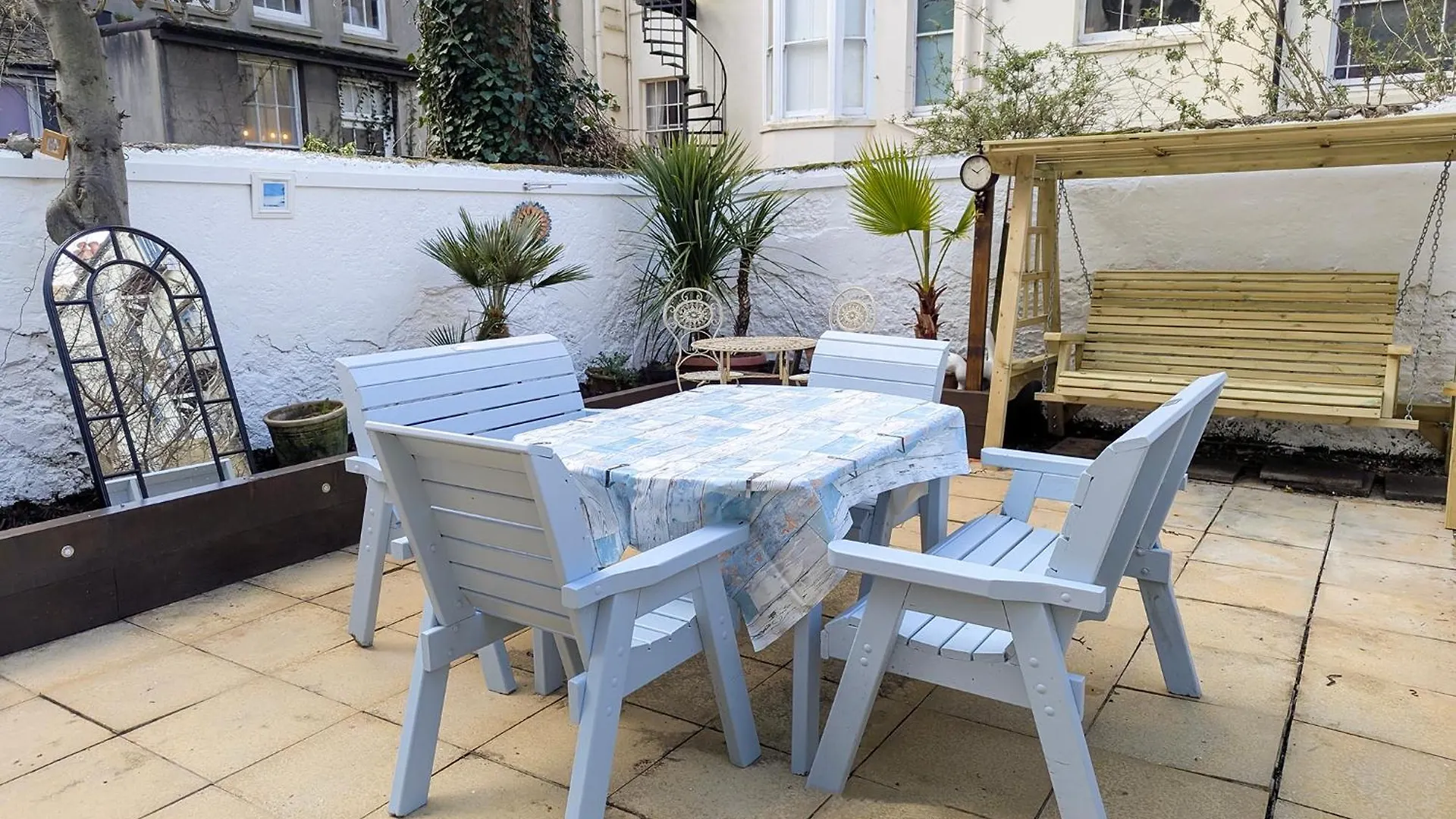 Brunswick Garden Studio - Patio - By Brighton Holiday Lets 0*,